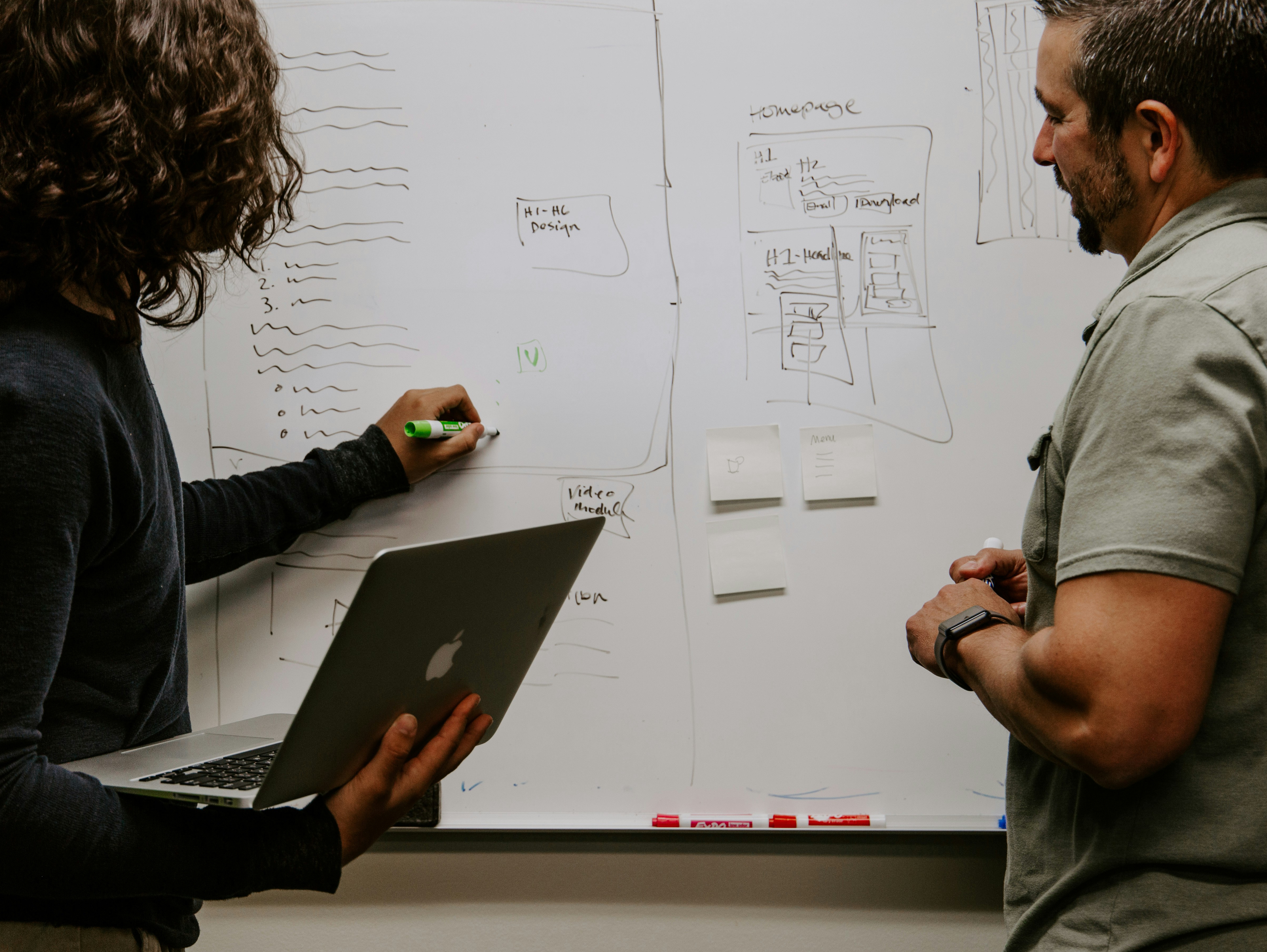 AI agents assisting with management tasks